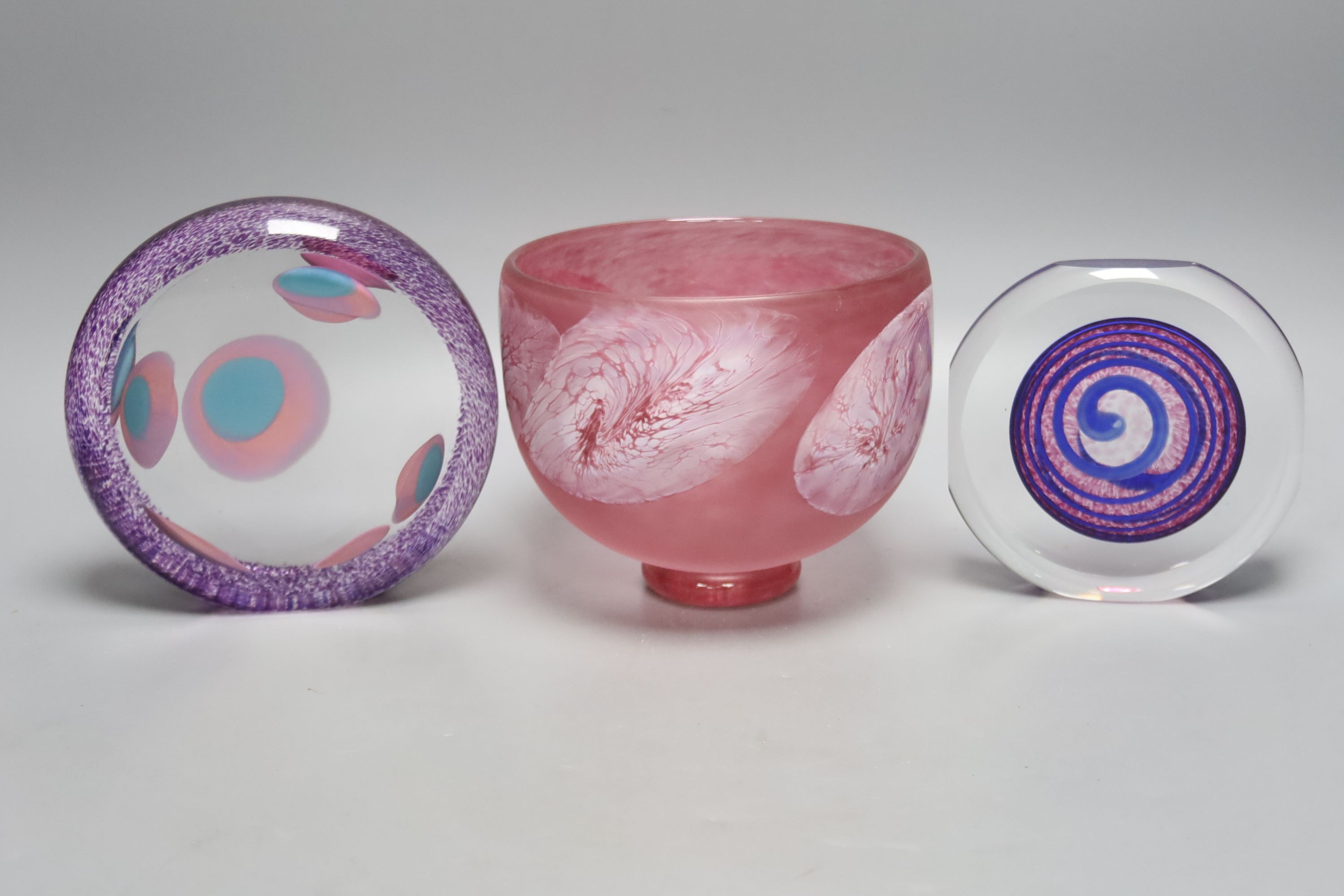Two Jane Charles art glass disc panels and a pink art glass bowl, tallest 15.5cm
